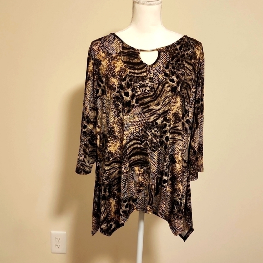 Brittany Black woman top
